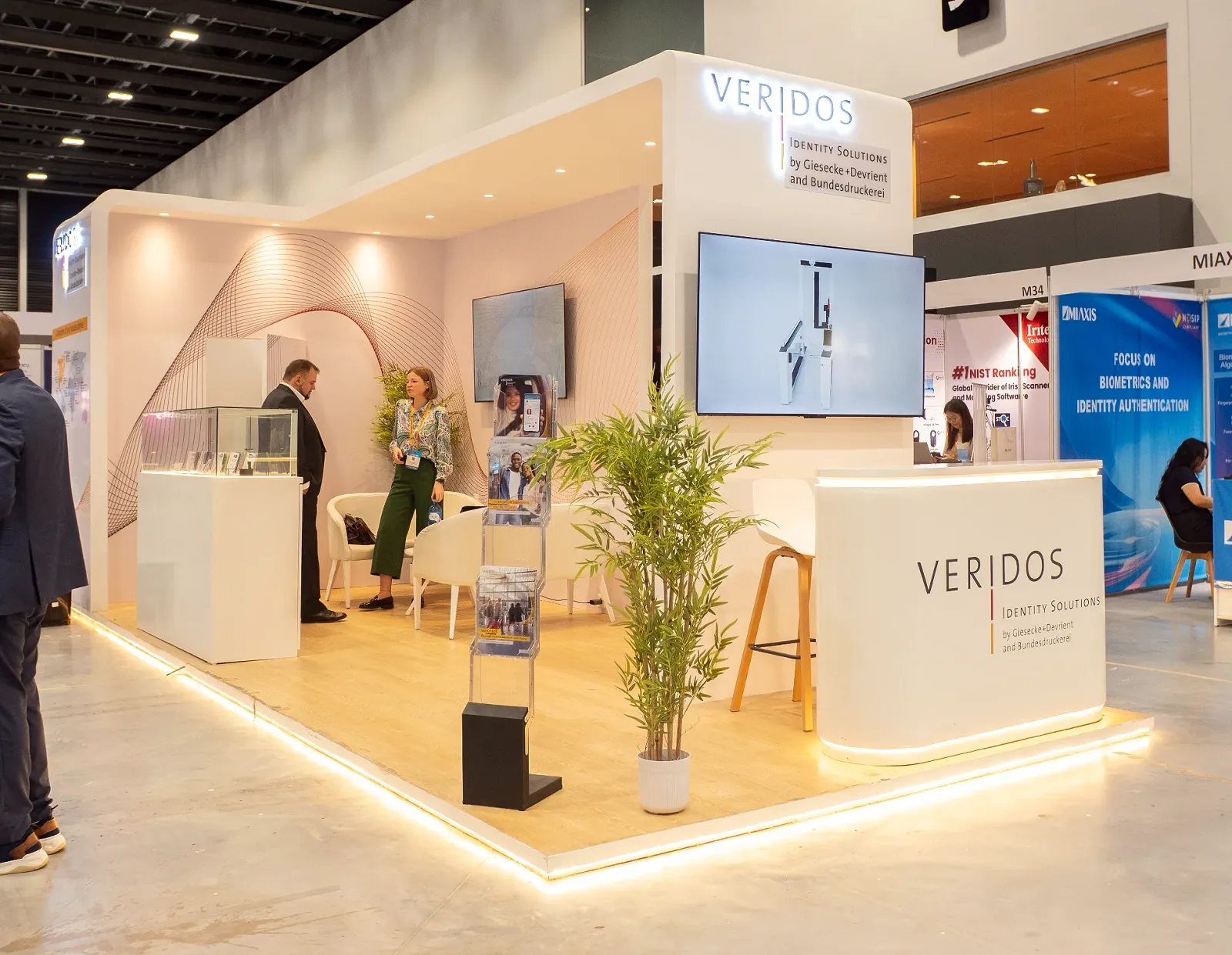 Stand VERIDOS — Parc Expo. Abidjan — VERIDOS (Giesecke+Devrient & Bundesdruckerei) — Tech — ID4AFRICA 2026, Abidjan, Côte d'Ivoire — vue 1